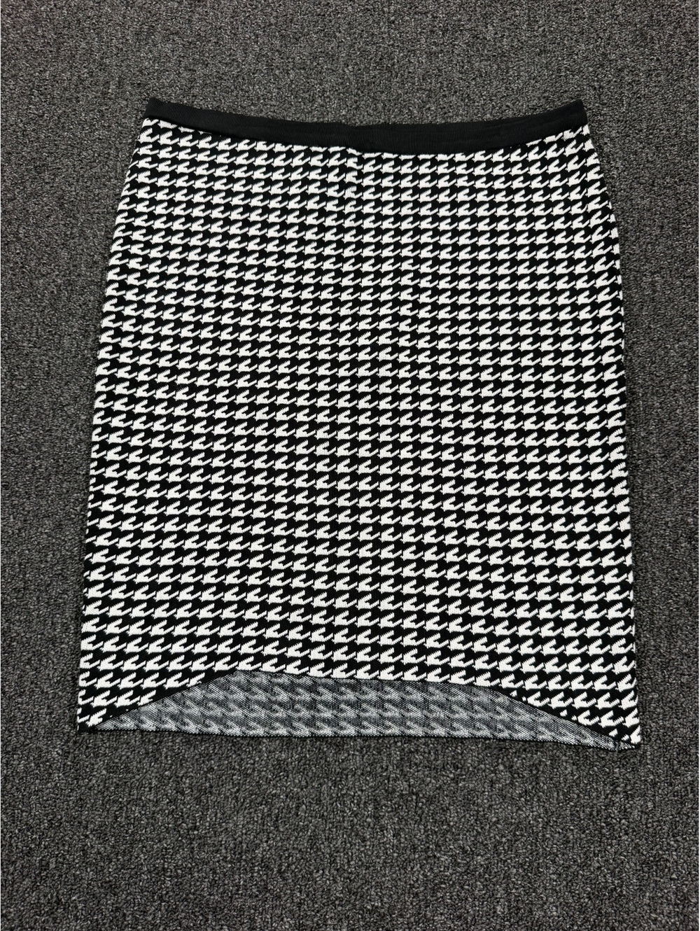 ELLE Black and White Houndstooth Knit Pencil Skirt Size M